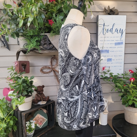 LOFT ♡ Gorgeous Black 'n White Paisley V Neck Babydoll Sleeveless Blouse XS|S/M - Picture 6 of 15